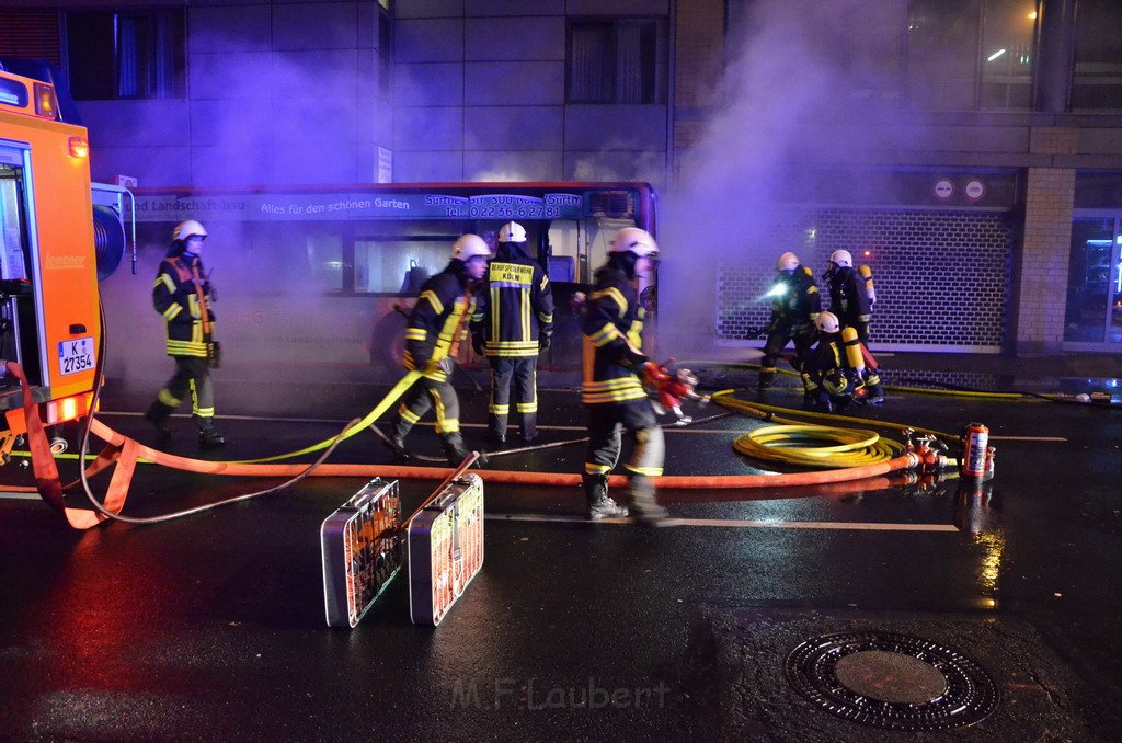 Stadtbus fing Feuer Koeln Muelheim Frankfurterstr Wiener Platz P005.JPG